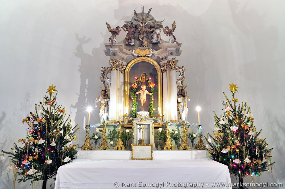 Szent Máté-templom oltára Karácsonykor. Fotó: Somogyi Márk - www.somogyimark.hu